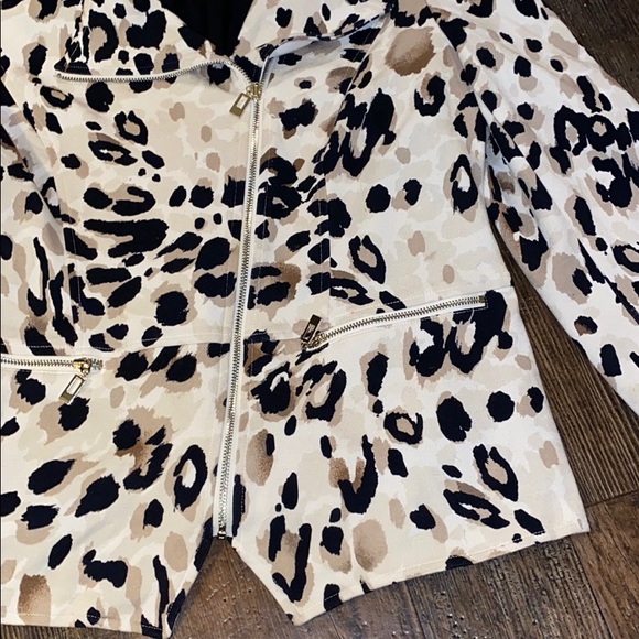 Woman’s jacket - Picture 4 of 5